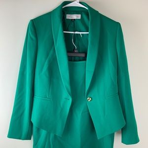 TAHARI By Arthur S. Levine Suit